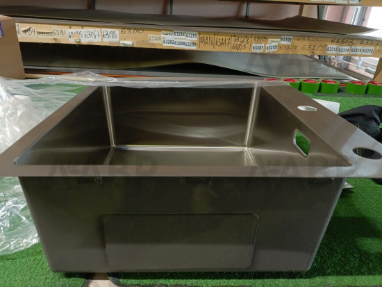 мойка EMAR PVD ЕМВ-117A Nano Satine универс. монтаж 500*500*200*1,0 (дефект) / 62643-1 / оптом и в розницу / мебельная фурнитура "ЛАВР"