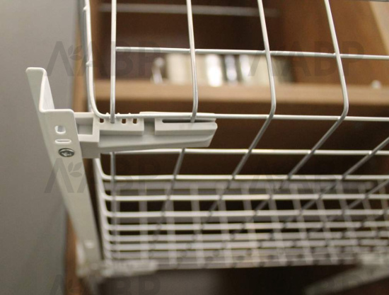 Прищепка для крепления сотовой корзины к направляющим, белая / 25479 / оптом и в розницу / мебельная фурнитура "ЛАВР"