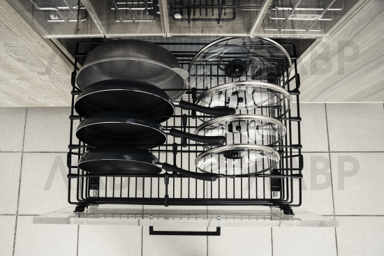 корзина выкатная в нижнюю базу 600мм для сковородок и крышек, с направляющими, черный / 25499 / оптом и в розницу / мебельная фурнитура "ЛАВР"