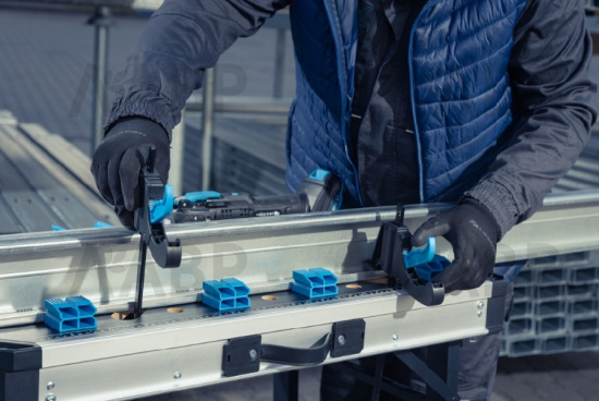 HOEGERT складной верстак 845*598*735-885мм/HT7G541 / 58346 / оптом и в розницу / мебельная фурнитура "ЛАВР"